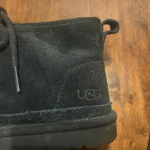UGG Neumel boots- size 7 (fits women size 8) - Picture 4 of 5
